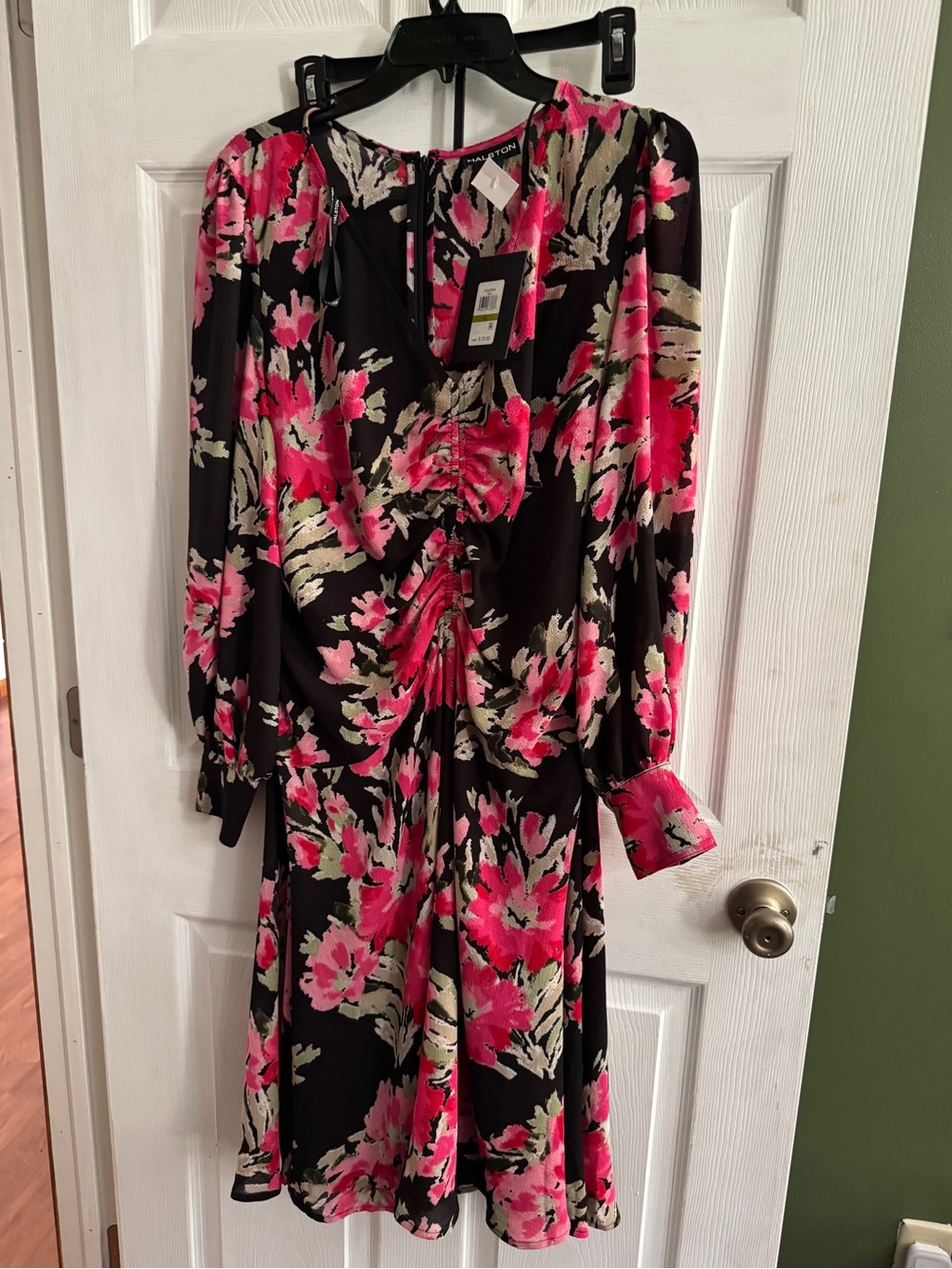 NWT Halston Women's Floral-Print Ruched Fit & Flare Dress Pink black